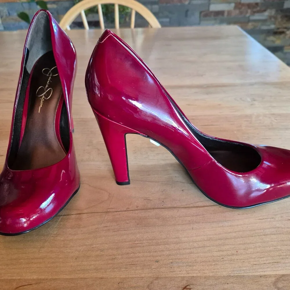 Red heels - Picture 2 of 3